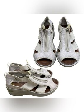 Bzees Cream Zip-Front Comfort Sandals S6.5